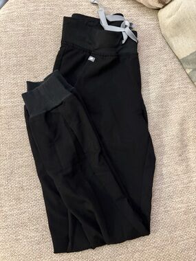 Figs Zamora Scrub Joggers in Black XS